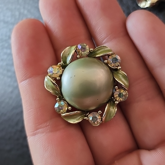 VTG Karu Arke Inc clip on earrings - Picture 5 of 8